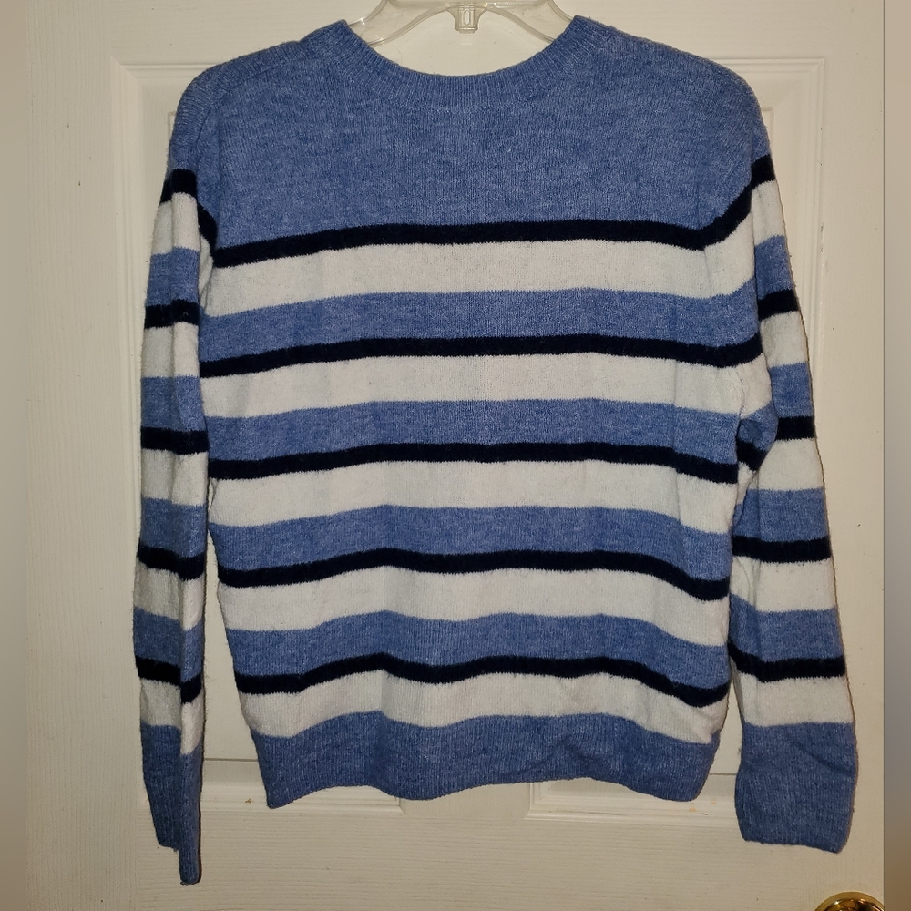 5 for $25 | H&M Crew Neckline Striped Fine Knit Sweater - Picture 9 of 11